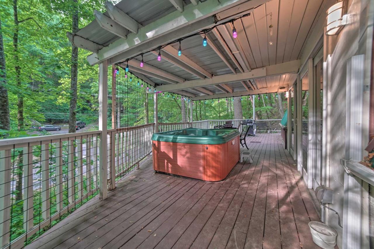 A-Frame Gatlinburg Cabin With Deck And Private Hot Tub Villa Exterior photo